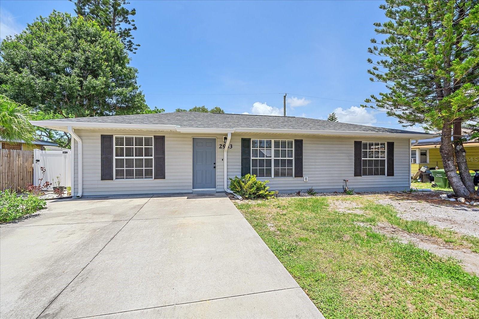 2953 Oak St Property Photo 1