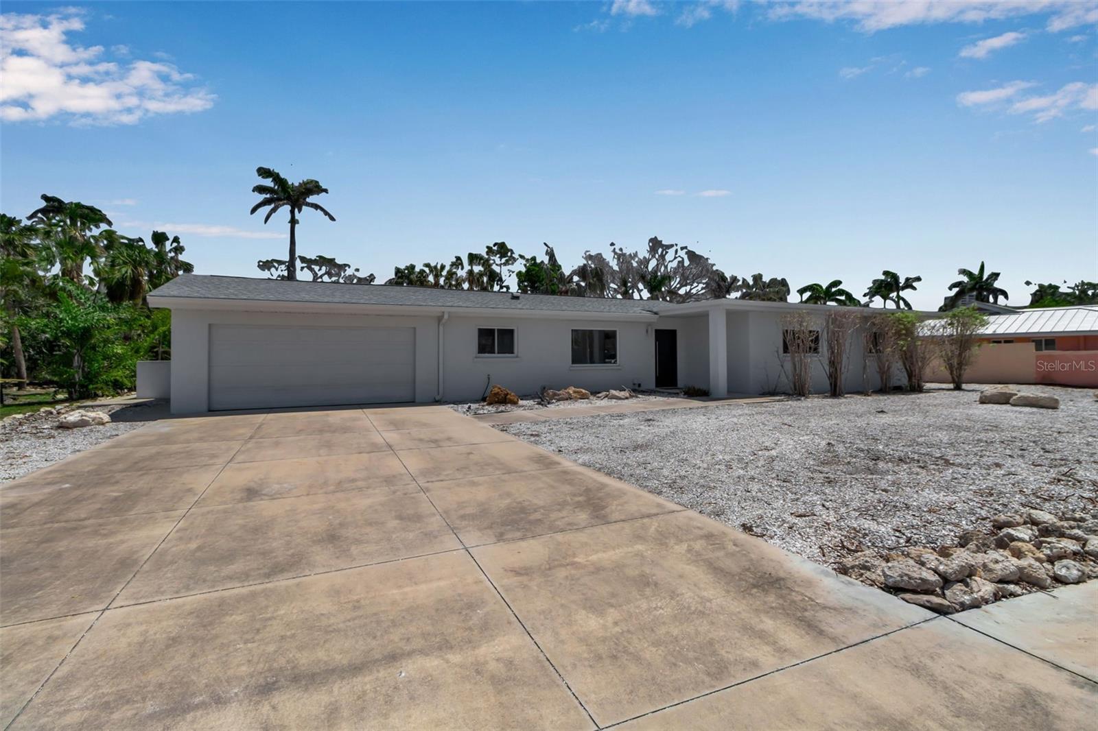 130 N ADAMS DR Property Photo 1