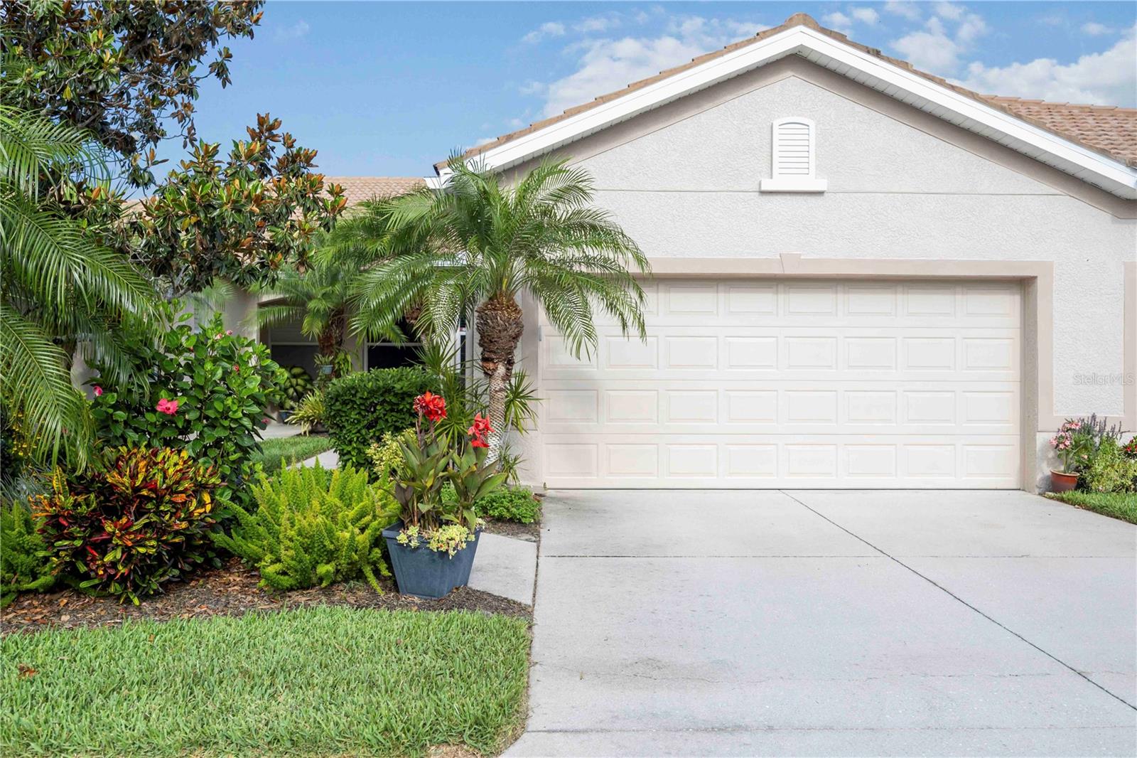 8224 SIMPSON FALLS CT #8224 Property Photo 1