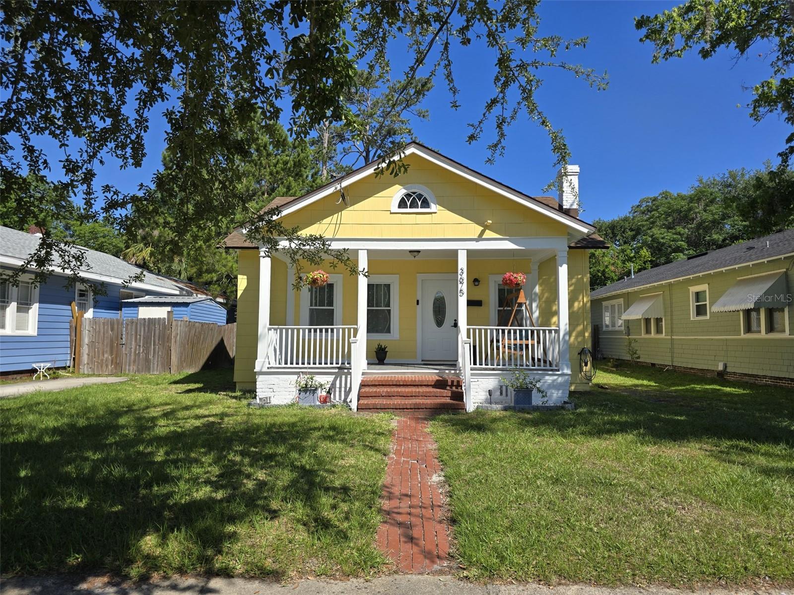 3675 Oak St Property Photo 1