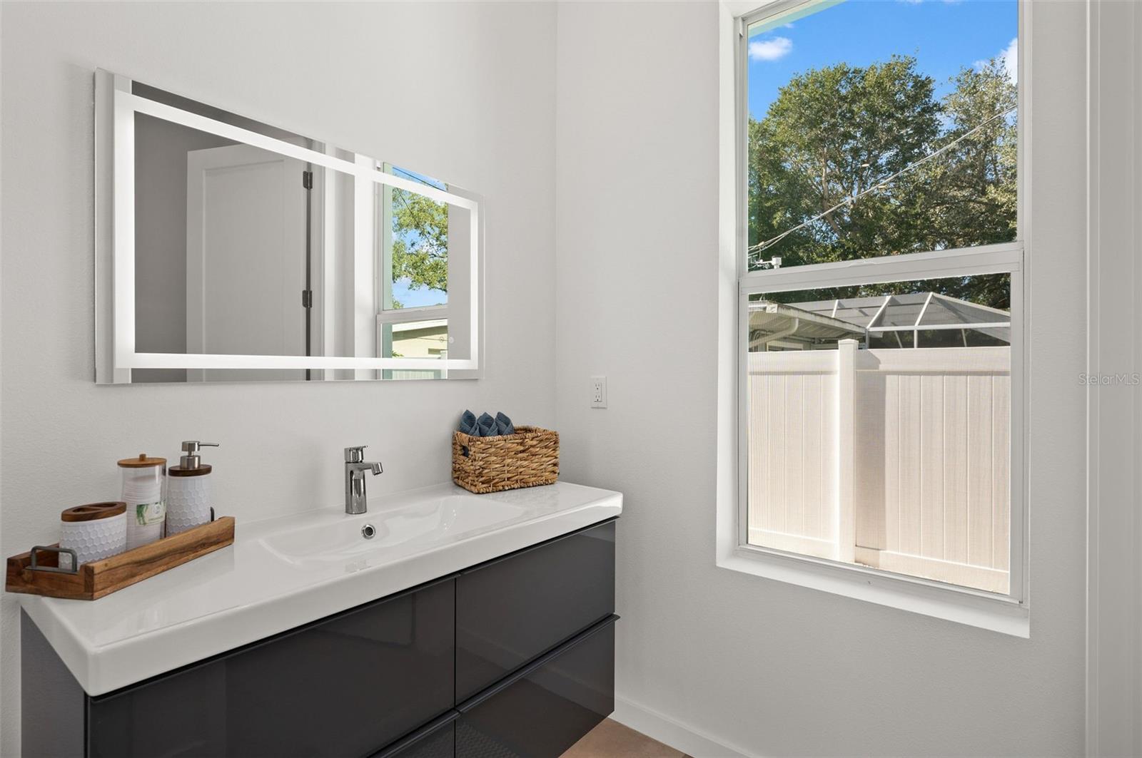 2365 Waldemere St Property Photo 20