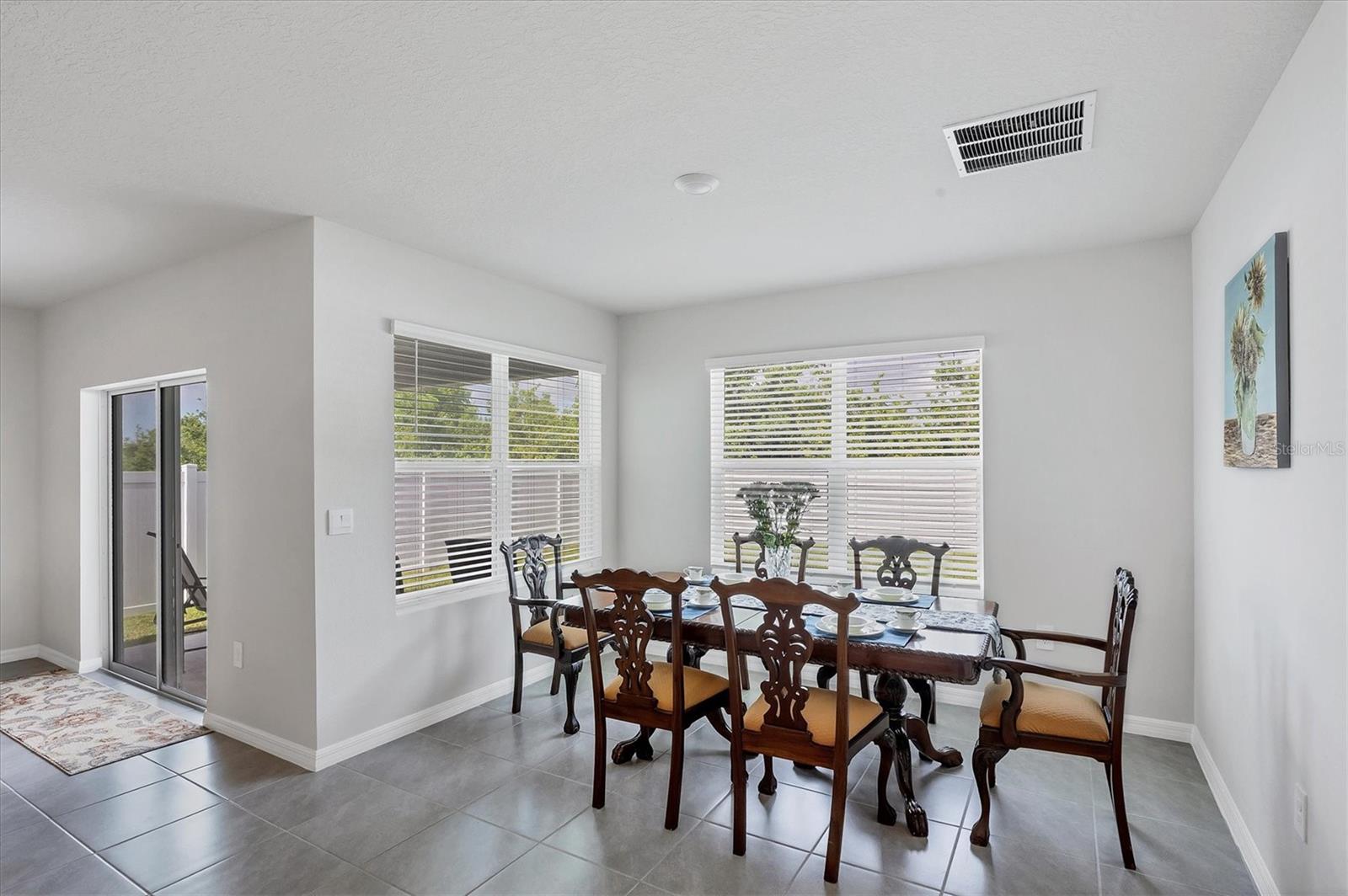 2105 Grand Flora Trl Property Photo 12