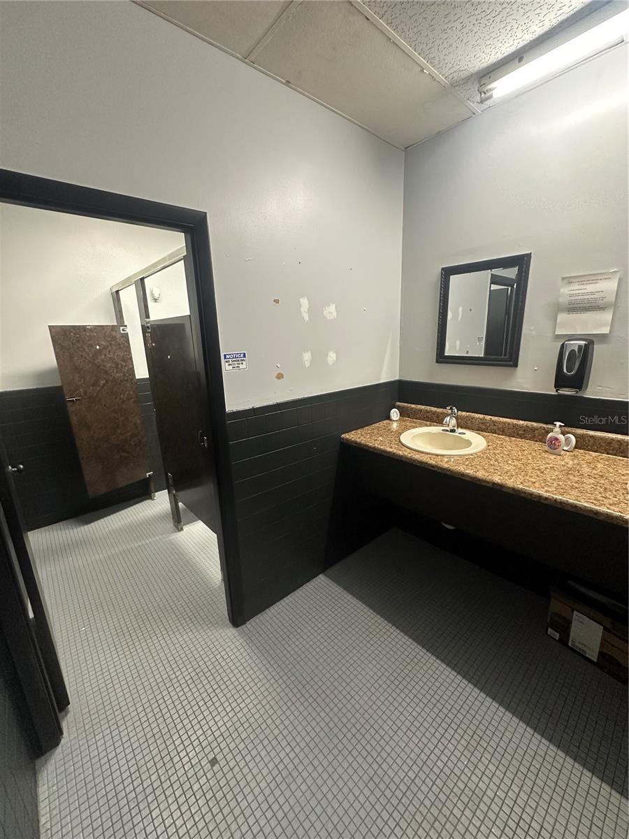 2252 S Tamiami Trl Property Photo 14