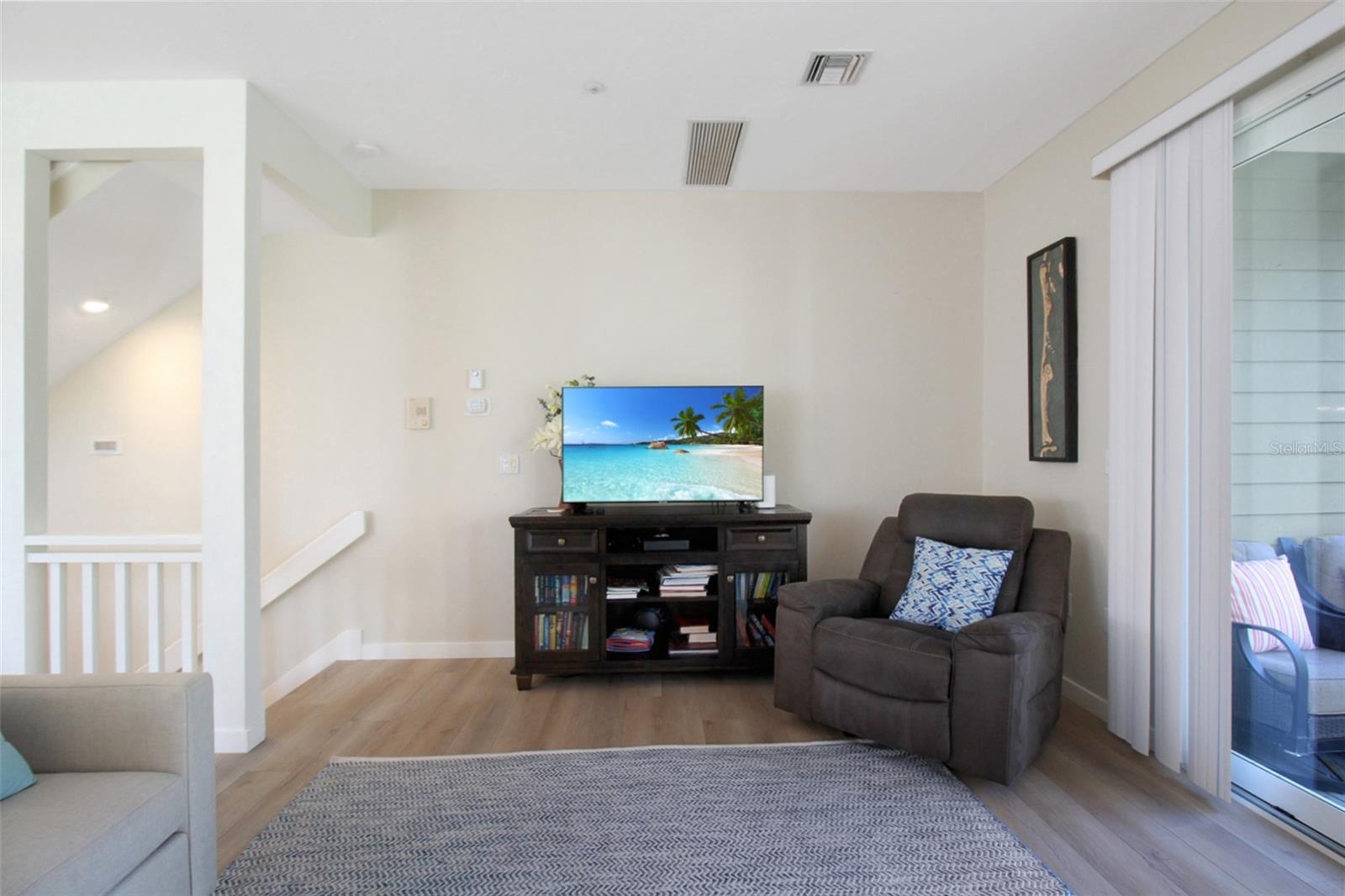 535 Forest Way Property Photo 8