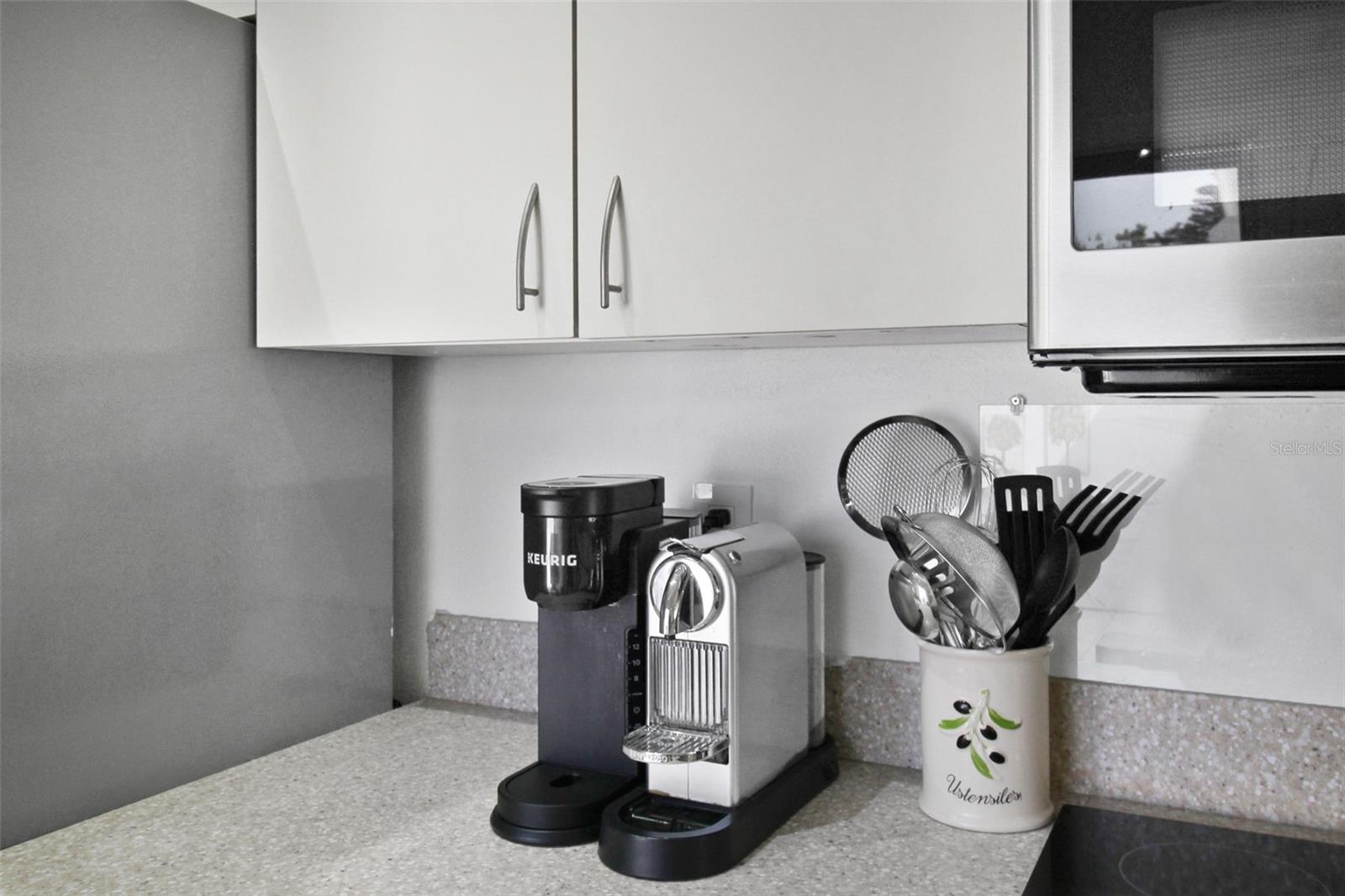 971 Waterside Ln Property Photo 9