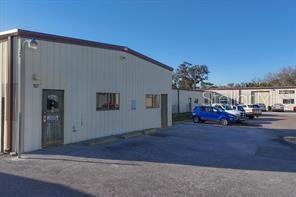 2627 Lawton Dr Property Photo 3