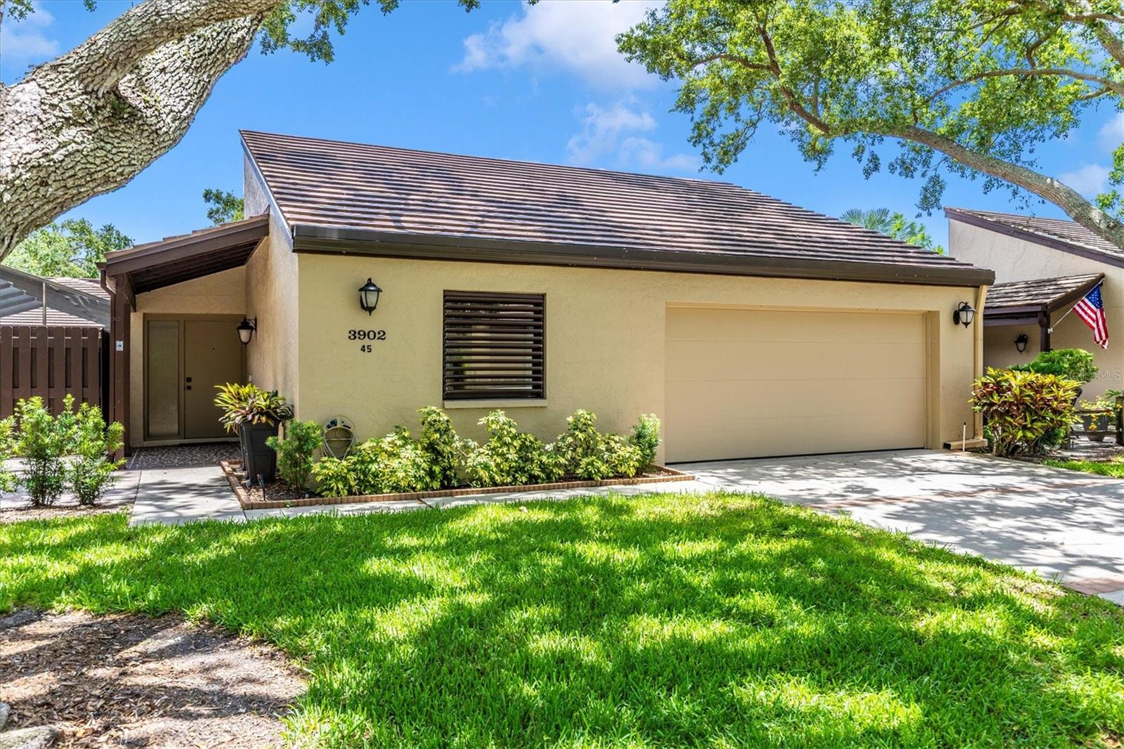 3902 GLEN OAKS MANOR DR Property Photo 1