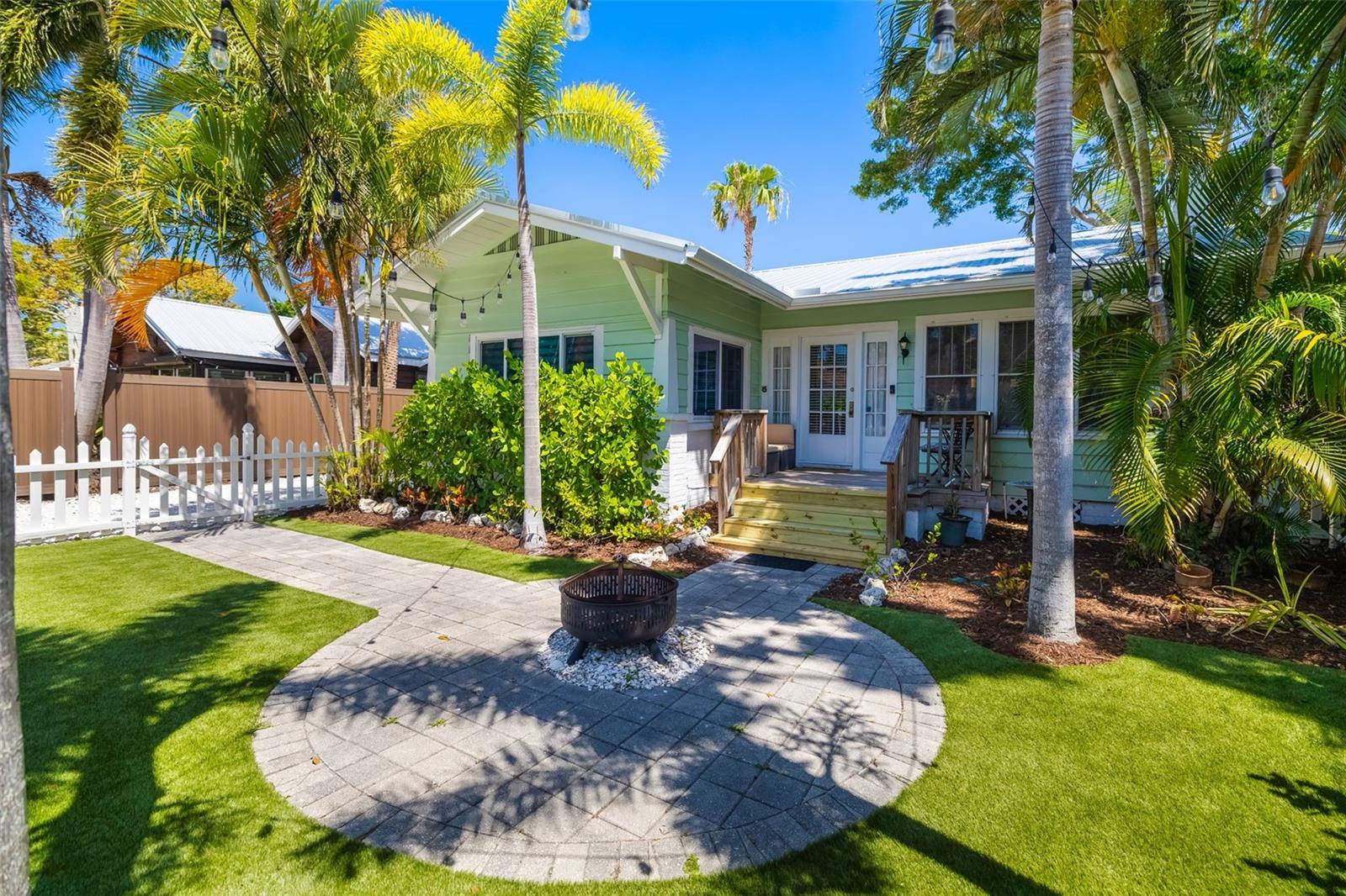 1871 Prospect St Property Photo 1