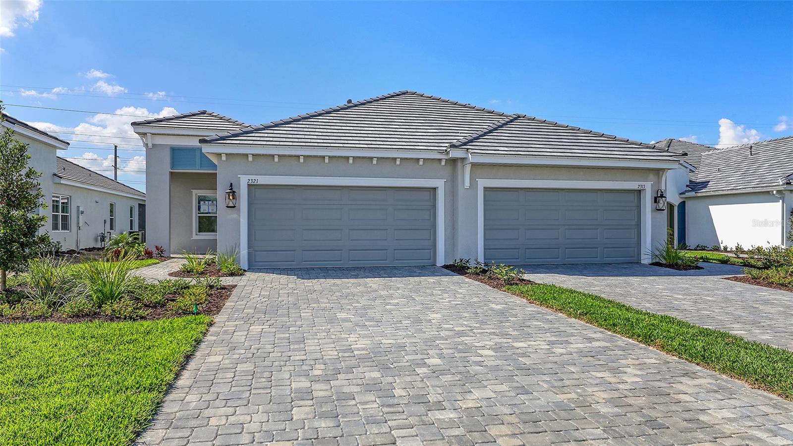 2321 Blue Mahoe Ln Property Photo 1