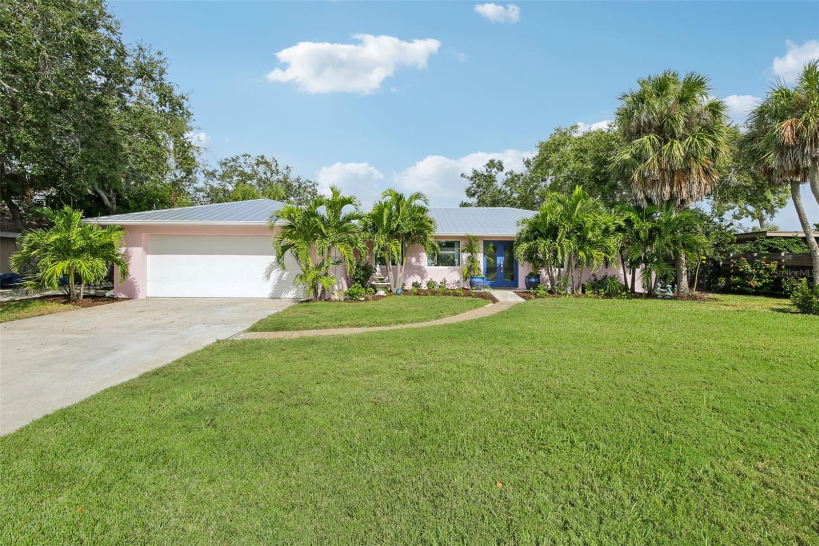 613 BUTTONWOOD DR Property Photo 1