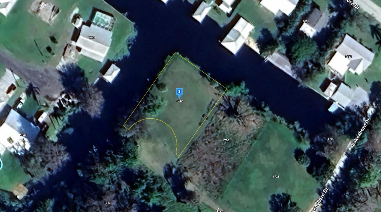 1742 Lakeshore Dr Property Photo 1