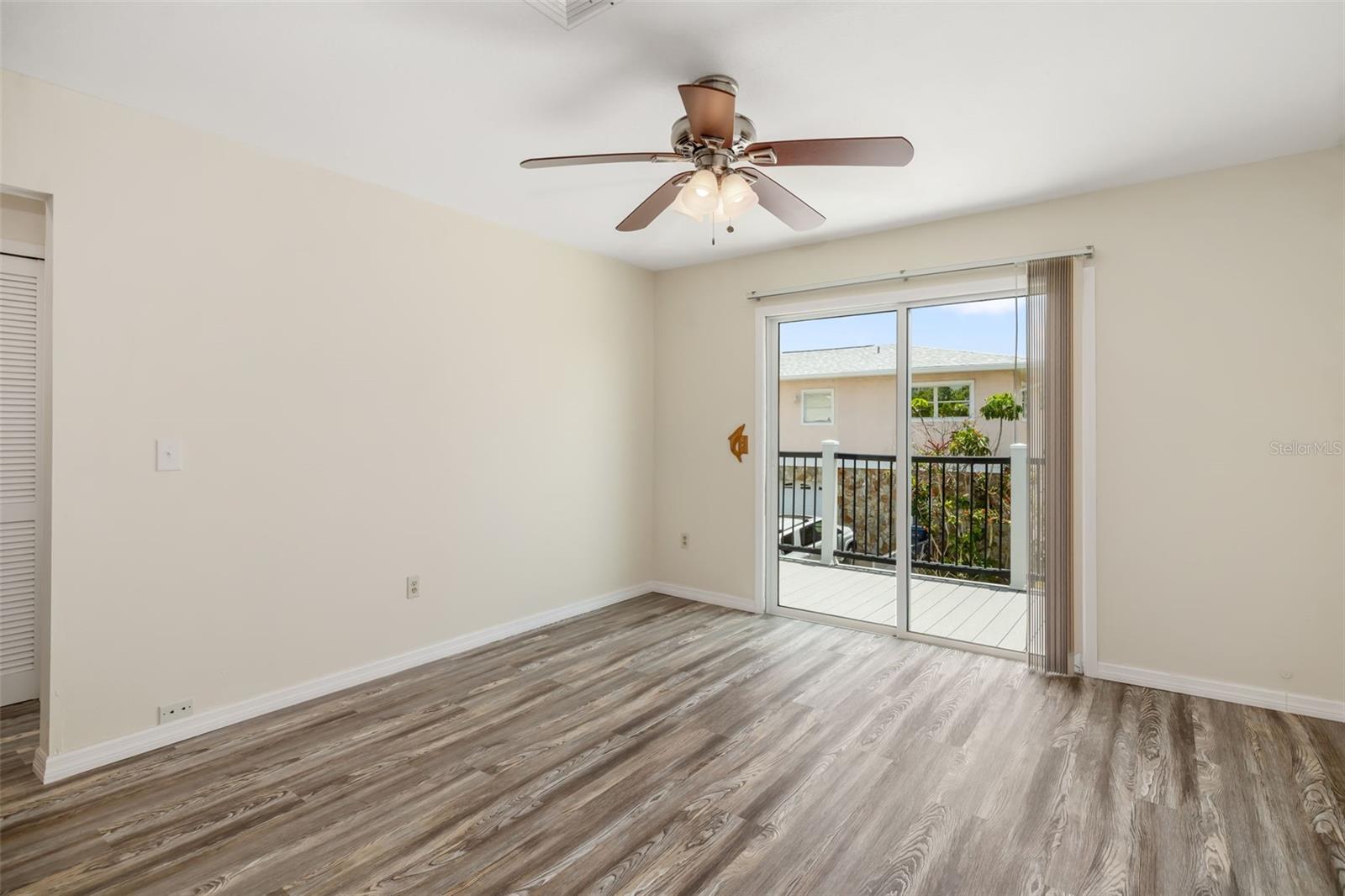 2513 Avenue B #b Property Photo 7