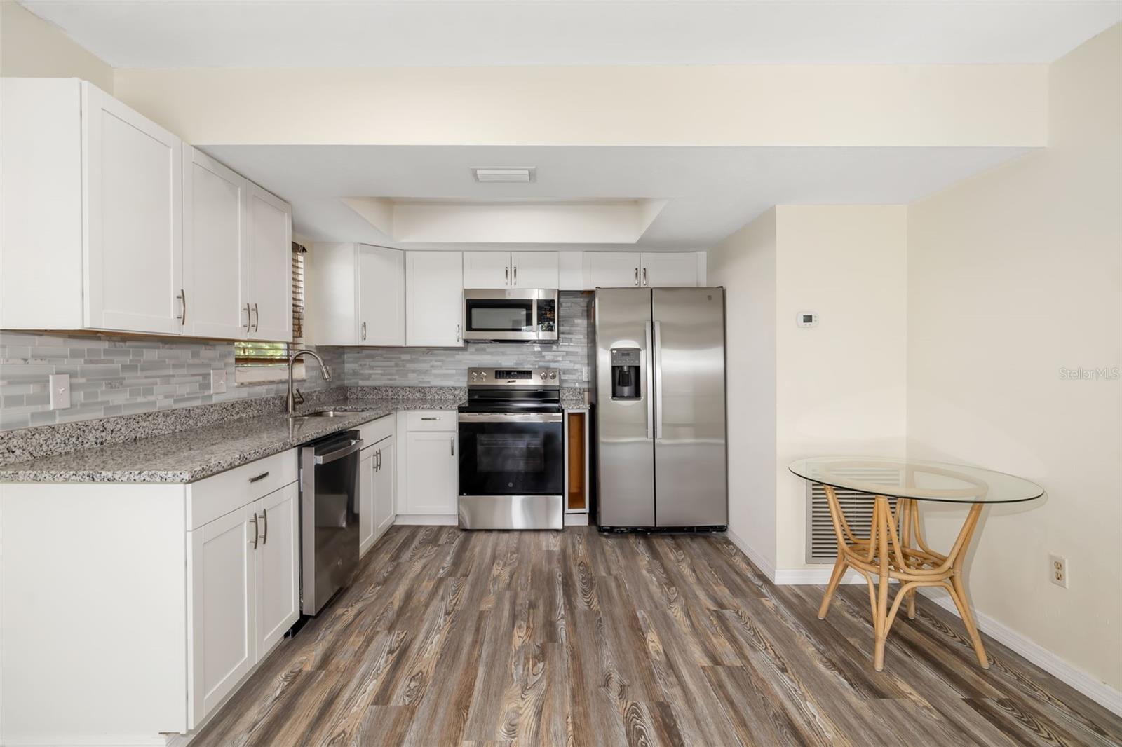 2513 Avenue B #b Property Photo 19