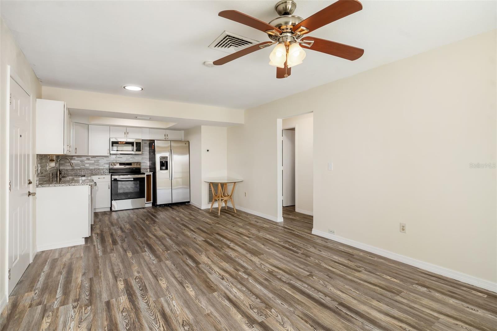 2513 Avenue B #b Property Photo 22