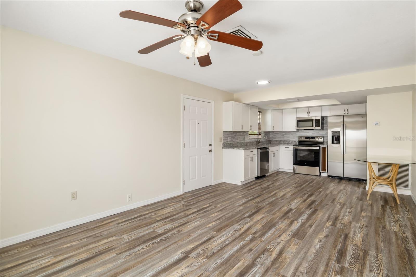 2513 Avenue B #b Property Photo 23