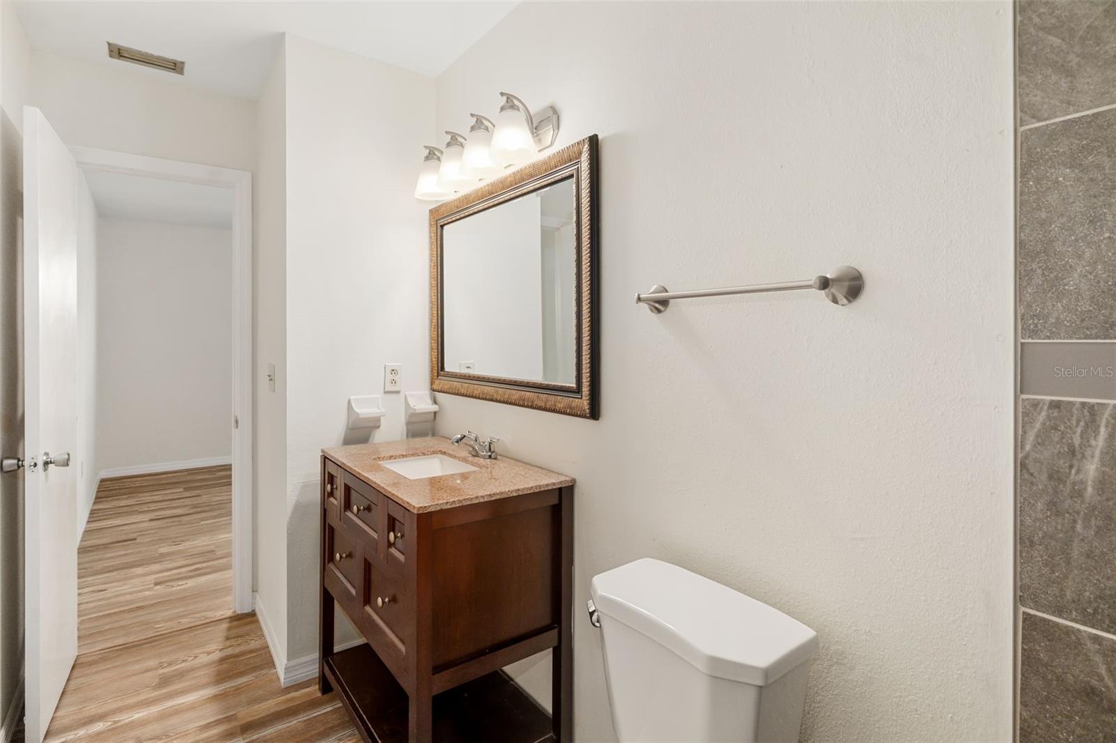 2513 Avenue B #b Property Photo 27