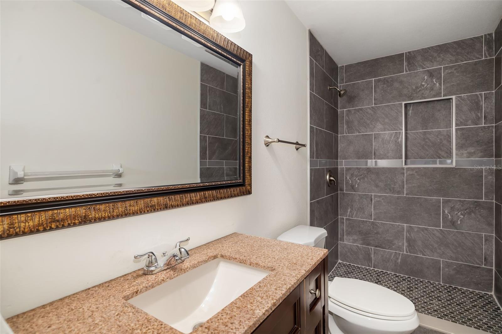 2513 Avenue B #b Property Photo 31