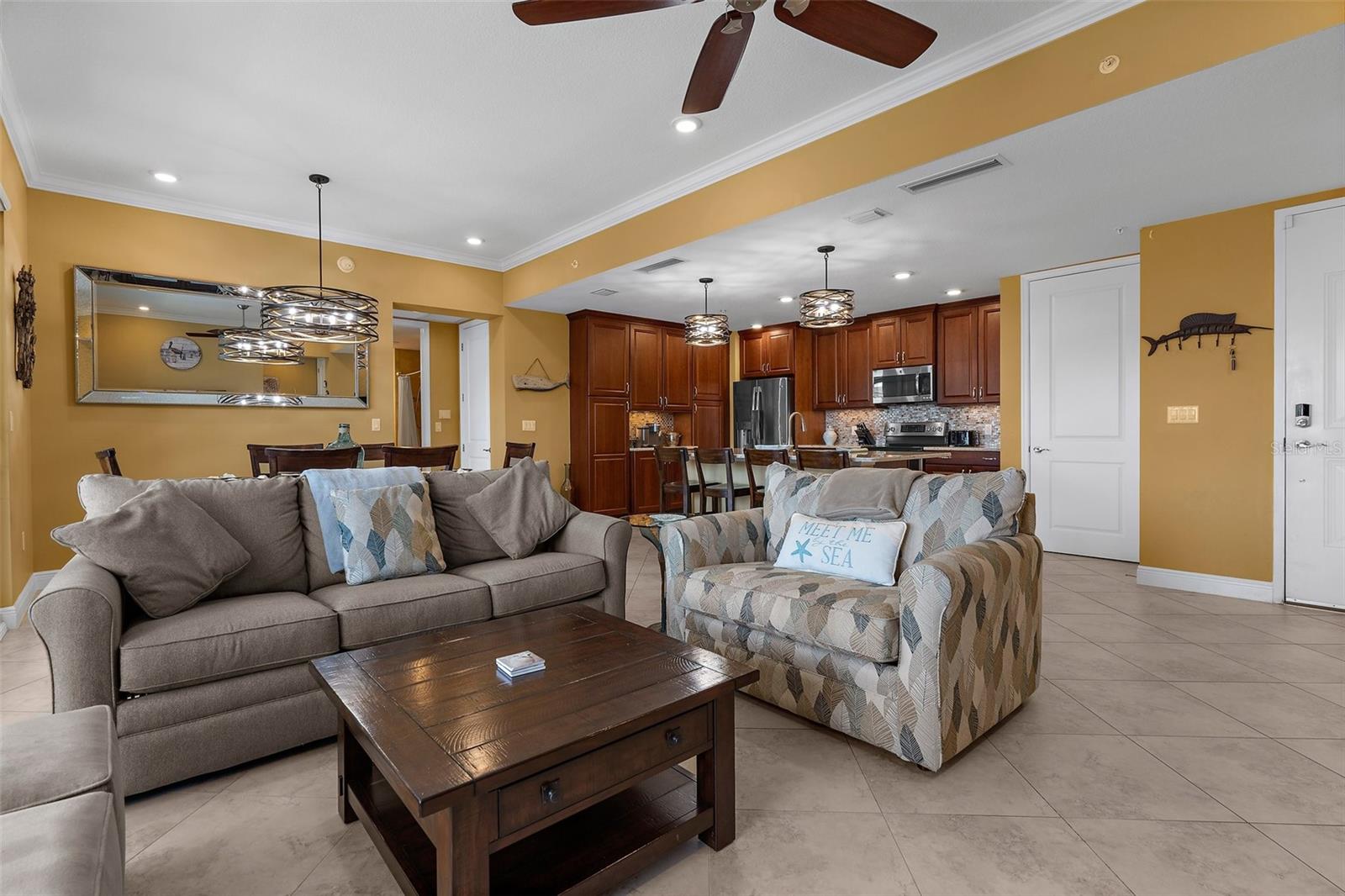 395 Aruba Cir #401 Property Photo 8