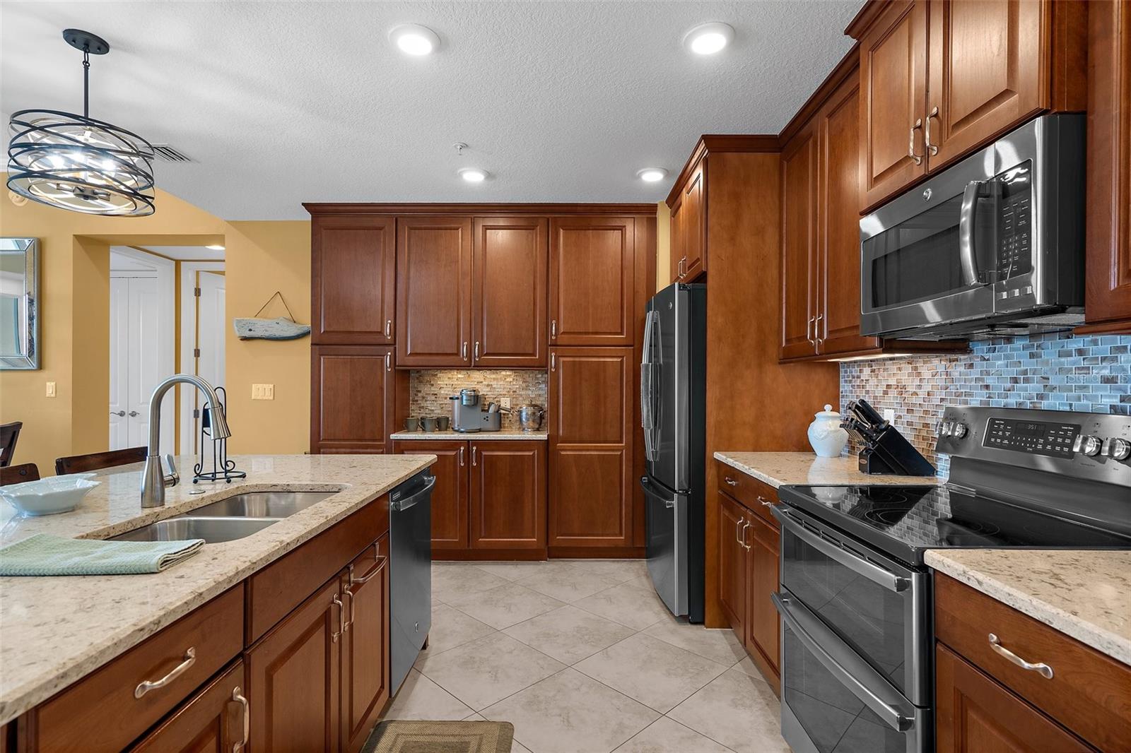 395 Aruba Cir #401 Property Photo 11