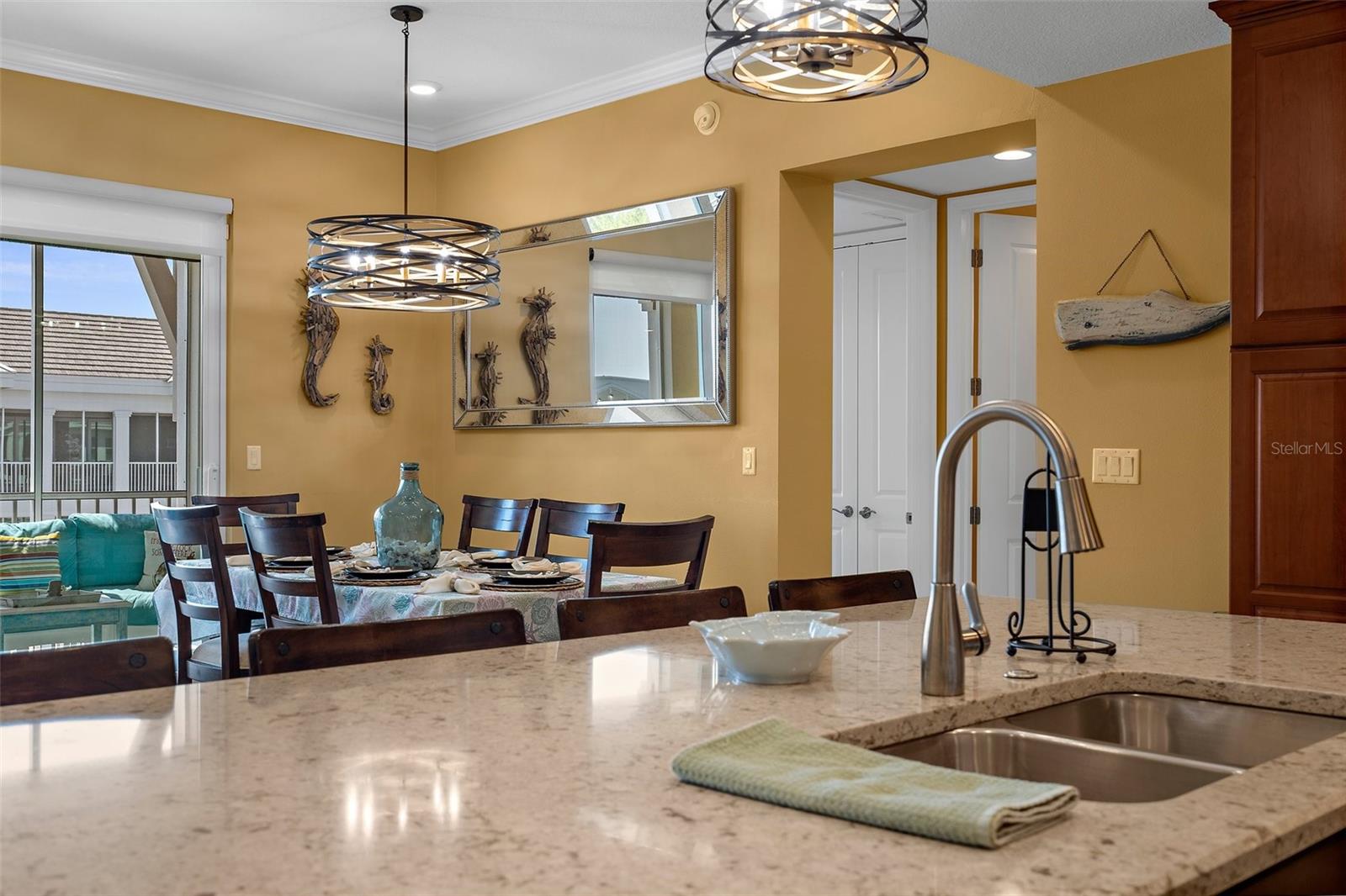 395 Aruba Cir #401 Property Photo 12