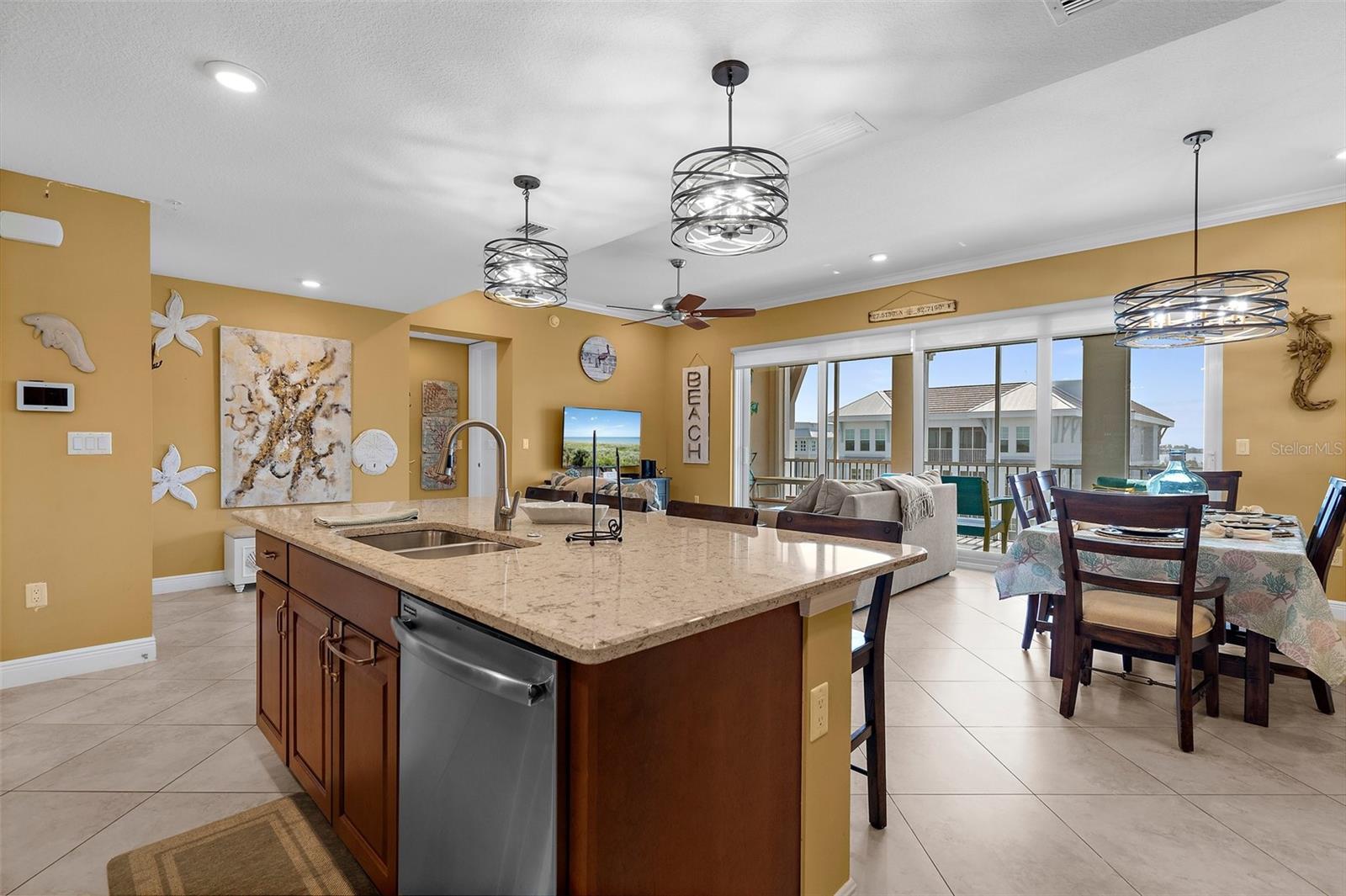 395 Aruba Cir #401 Property Photo 16