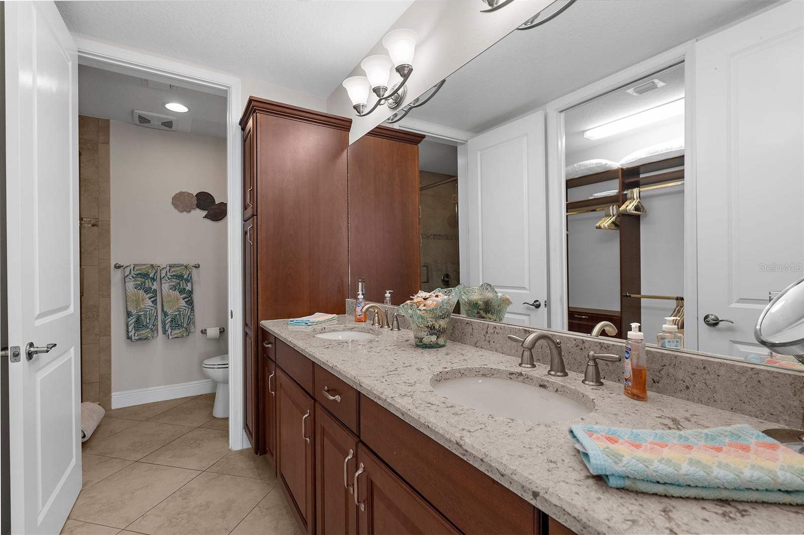 395 Aruba Cir #401 Property Photo 23
