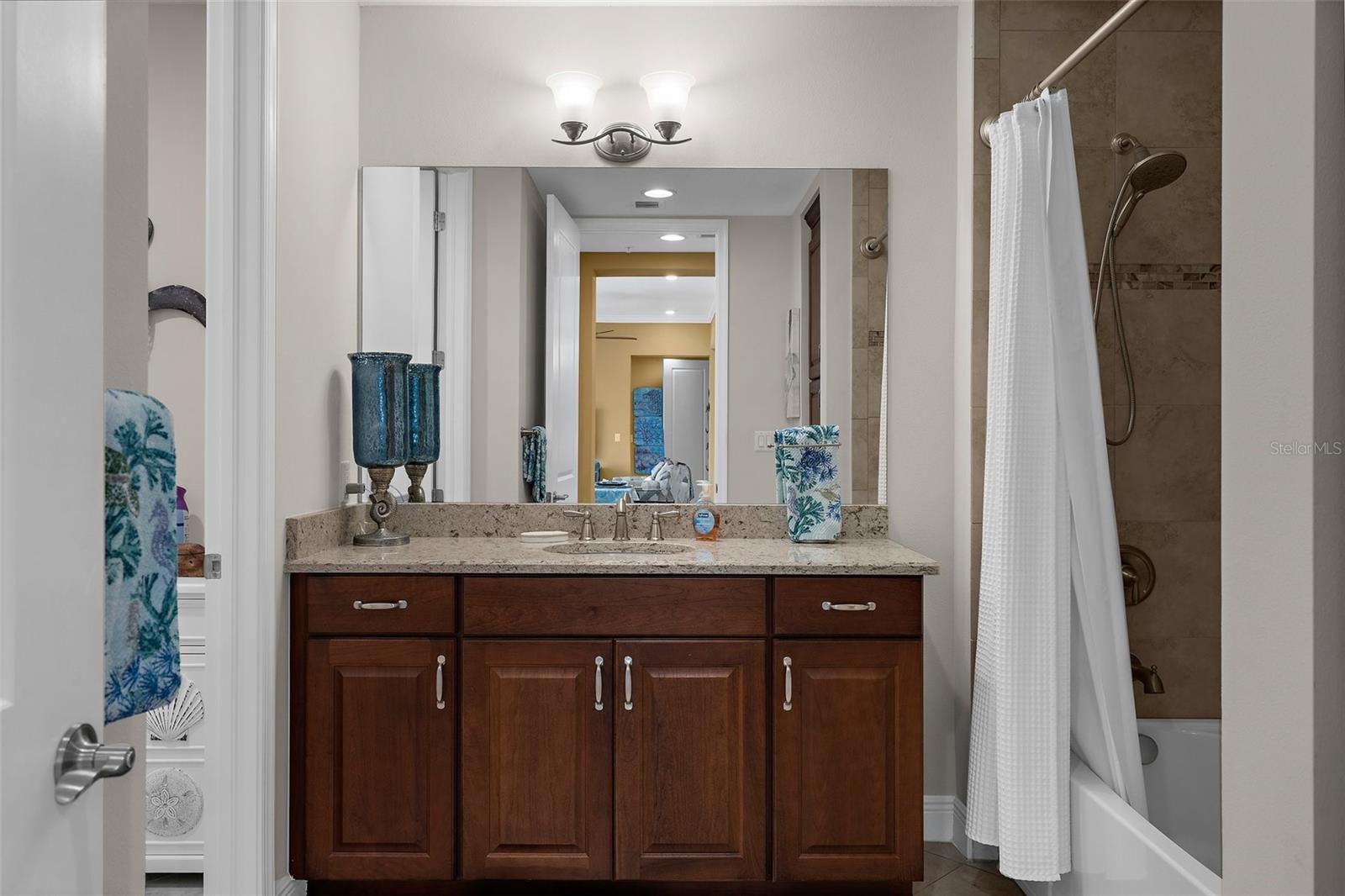 395 Aruba Cir #401 Property Photo 29