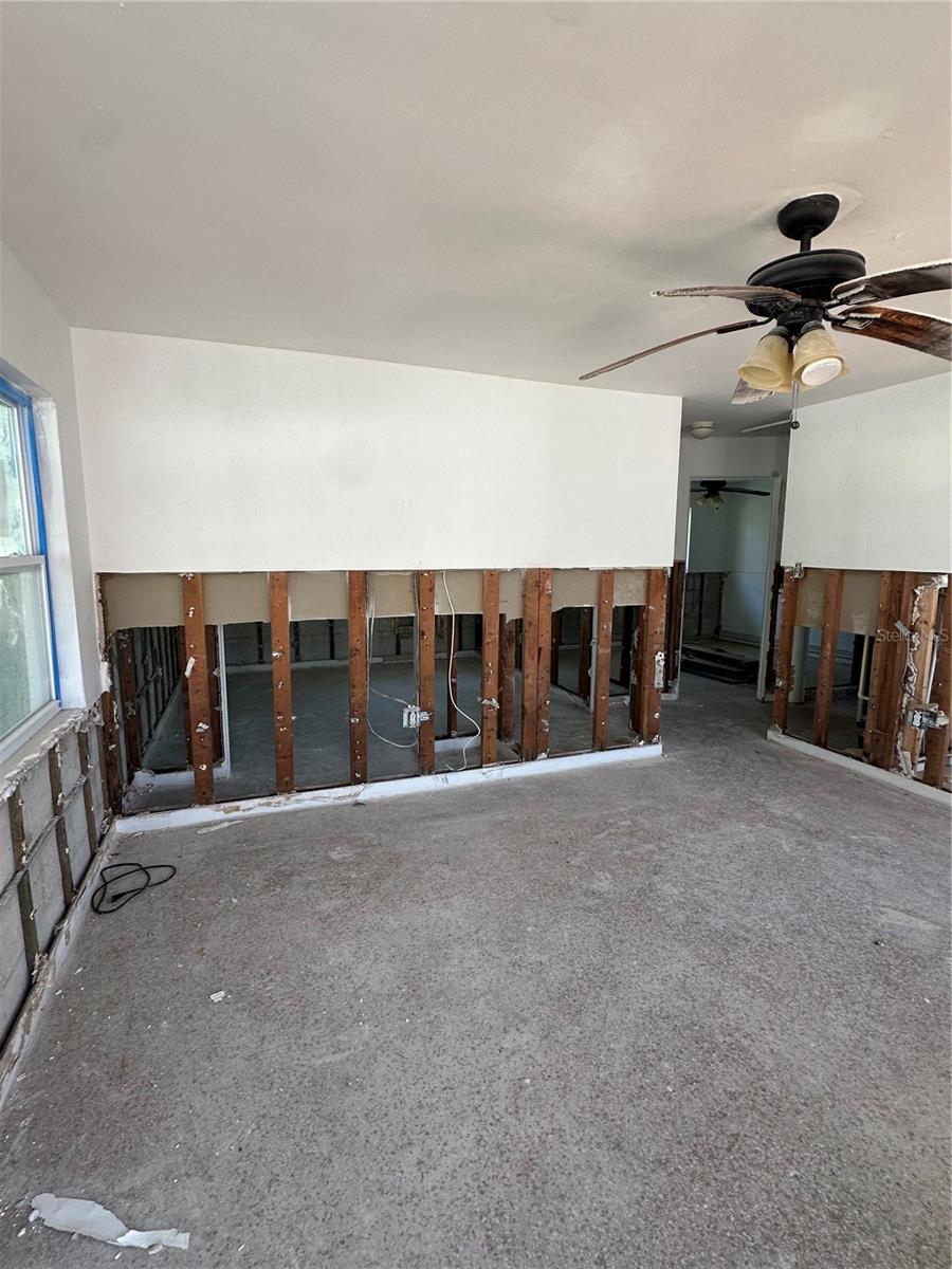 13434 1st St E Property Photo 3