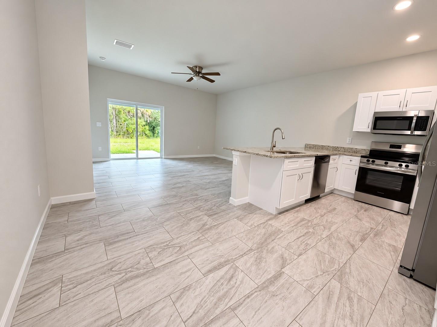 2078 Dorion St Property Photo 6