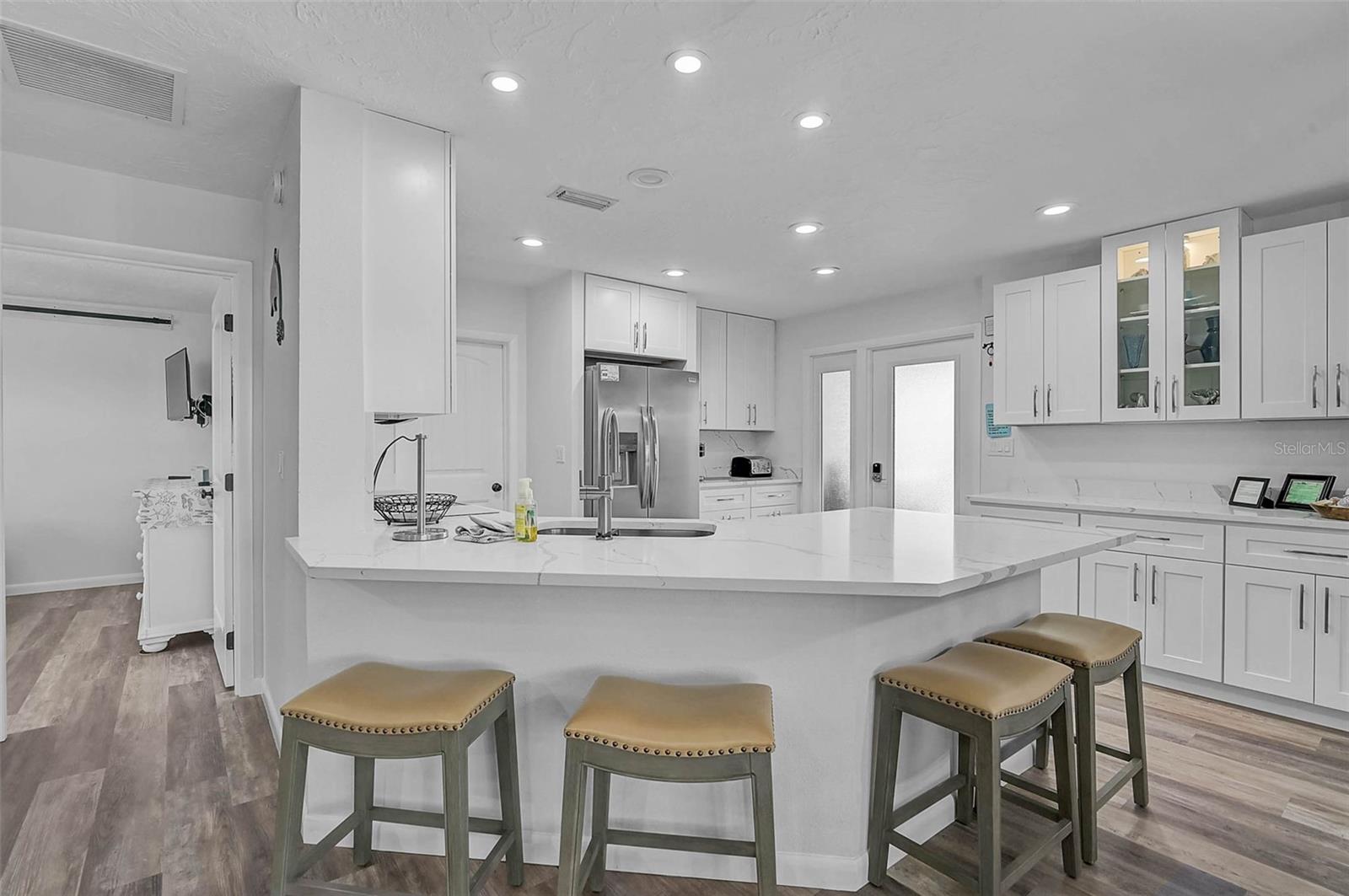 6308 Midnight Pass Rd #6 Property Photo 11