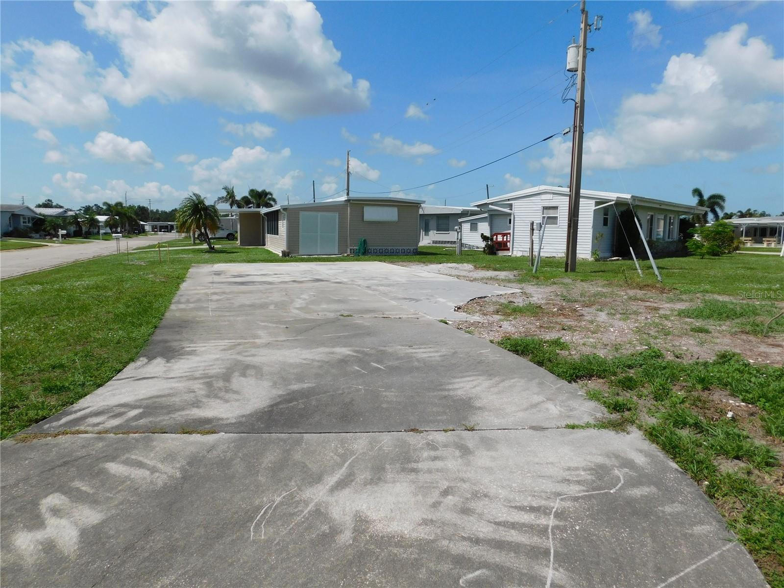 1205 43rd Avenue Dr E Property Photo 4