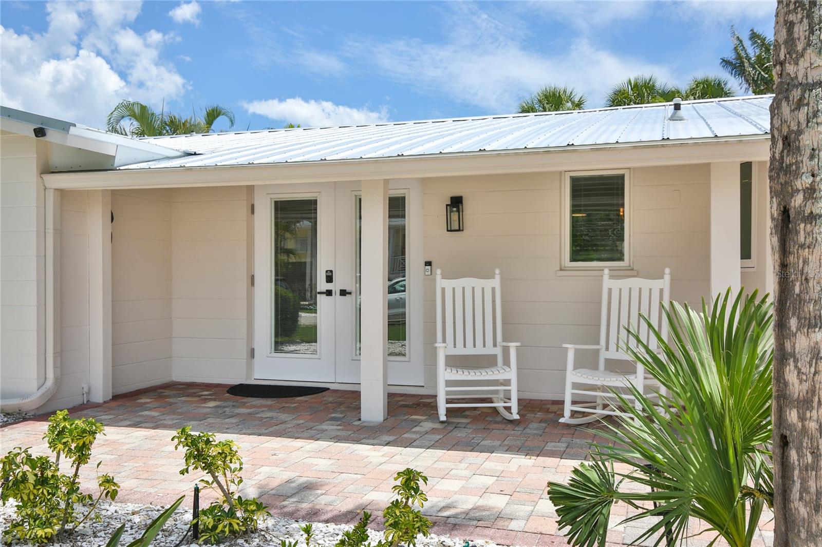 211 Island Cir Property Photo 3