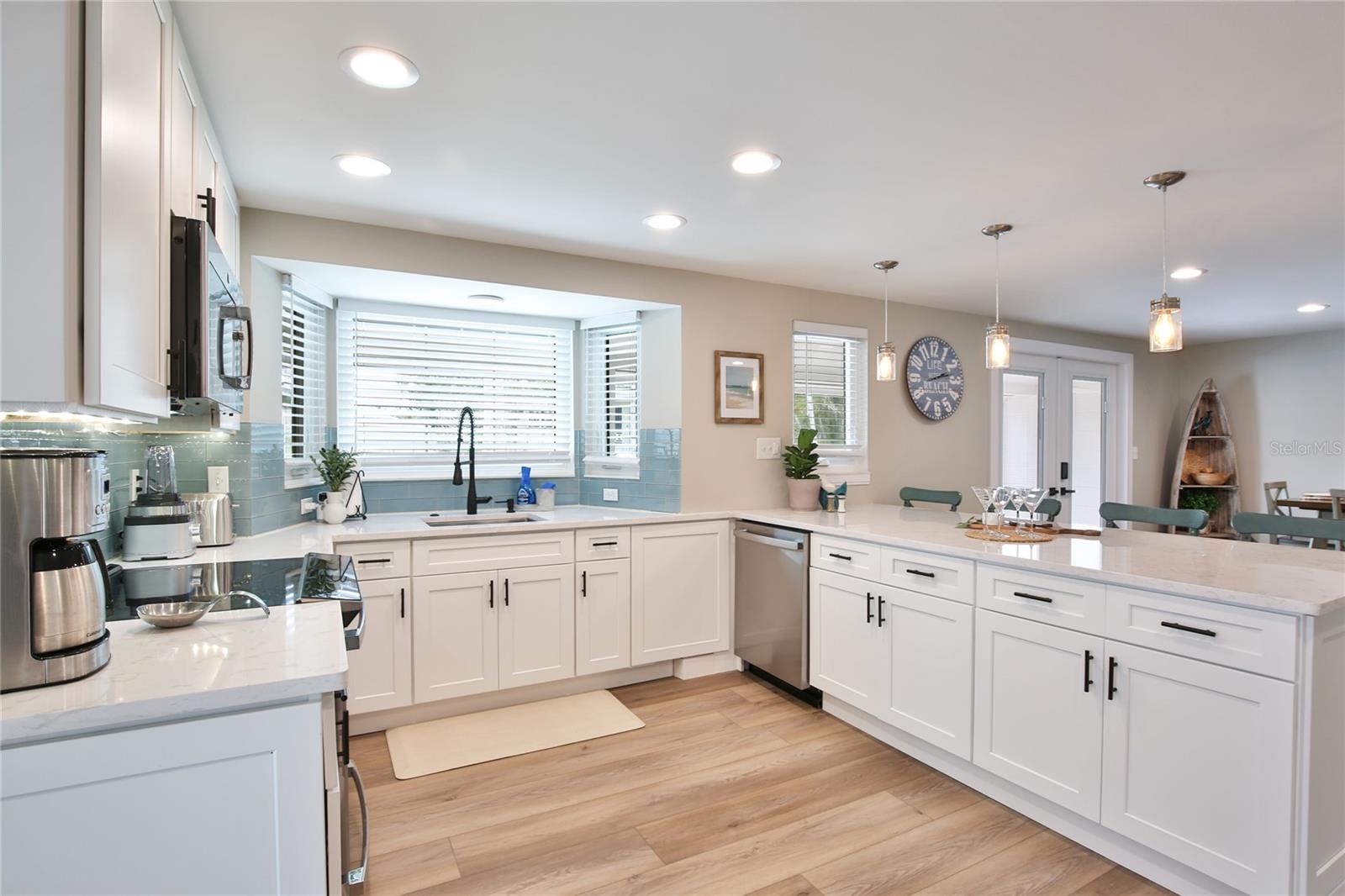 211 Island Cir Property Photo 9