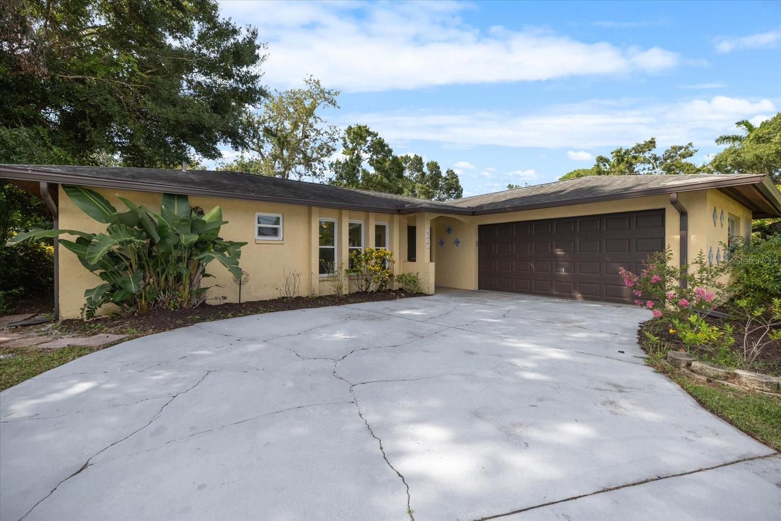 2517 Amanda Dr Property Photo 1