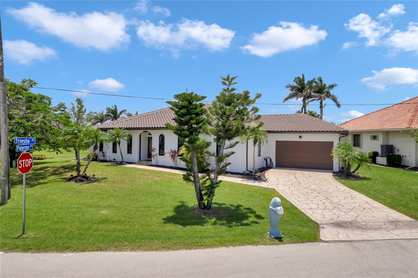 355 Trieste Dr Property Photo 45