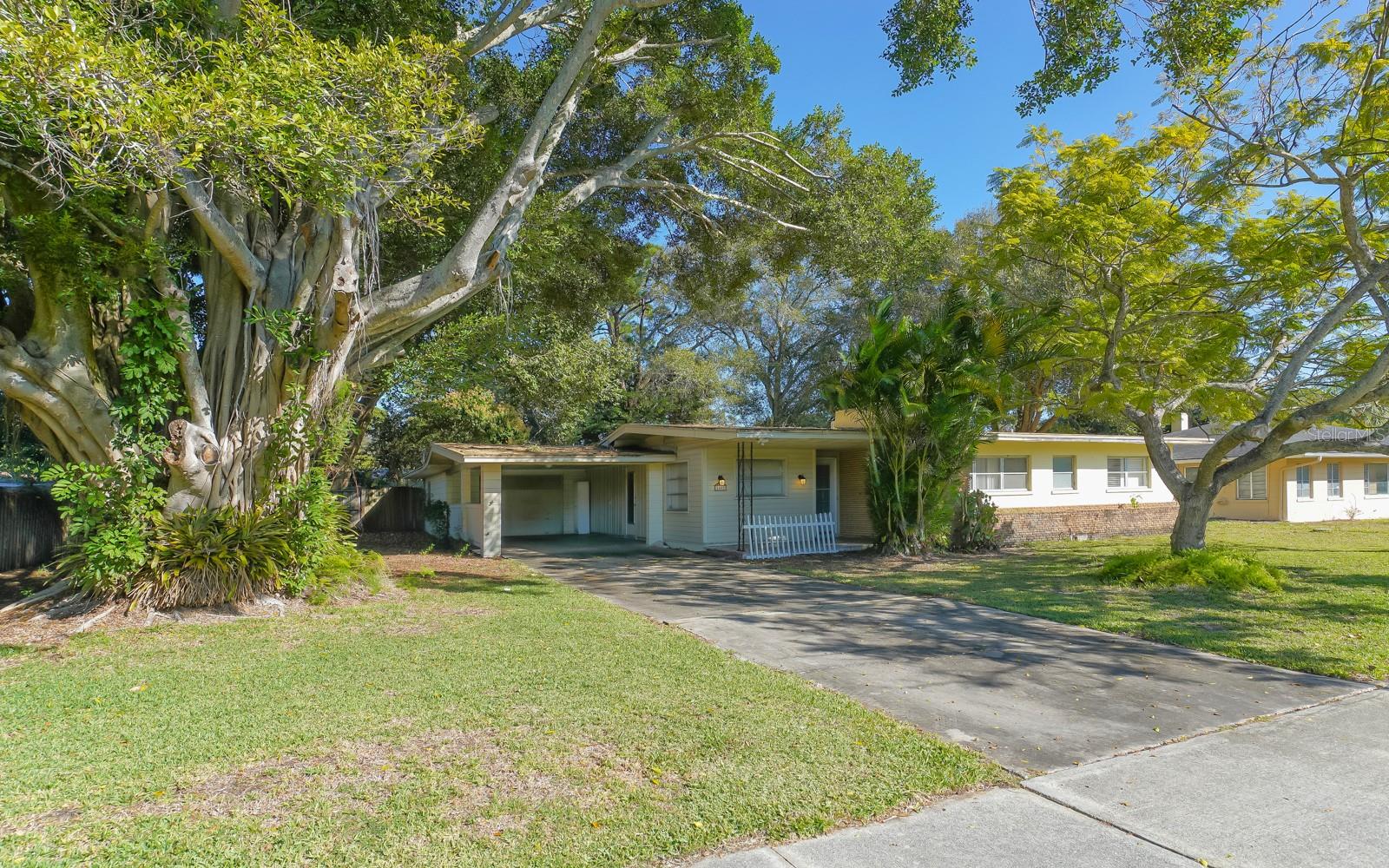 2461 RINGLING BLVD Property Photo 1