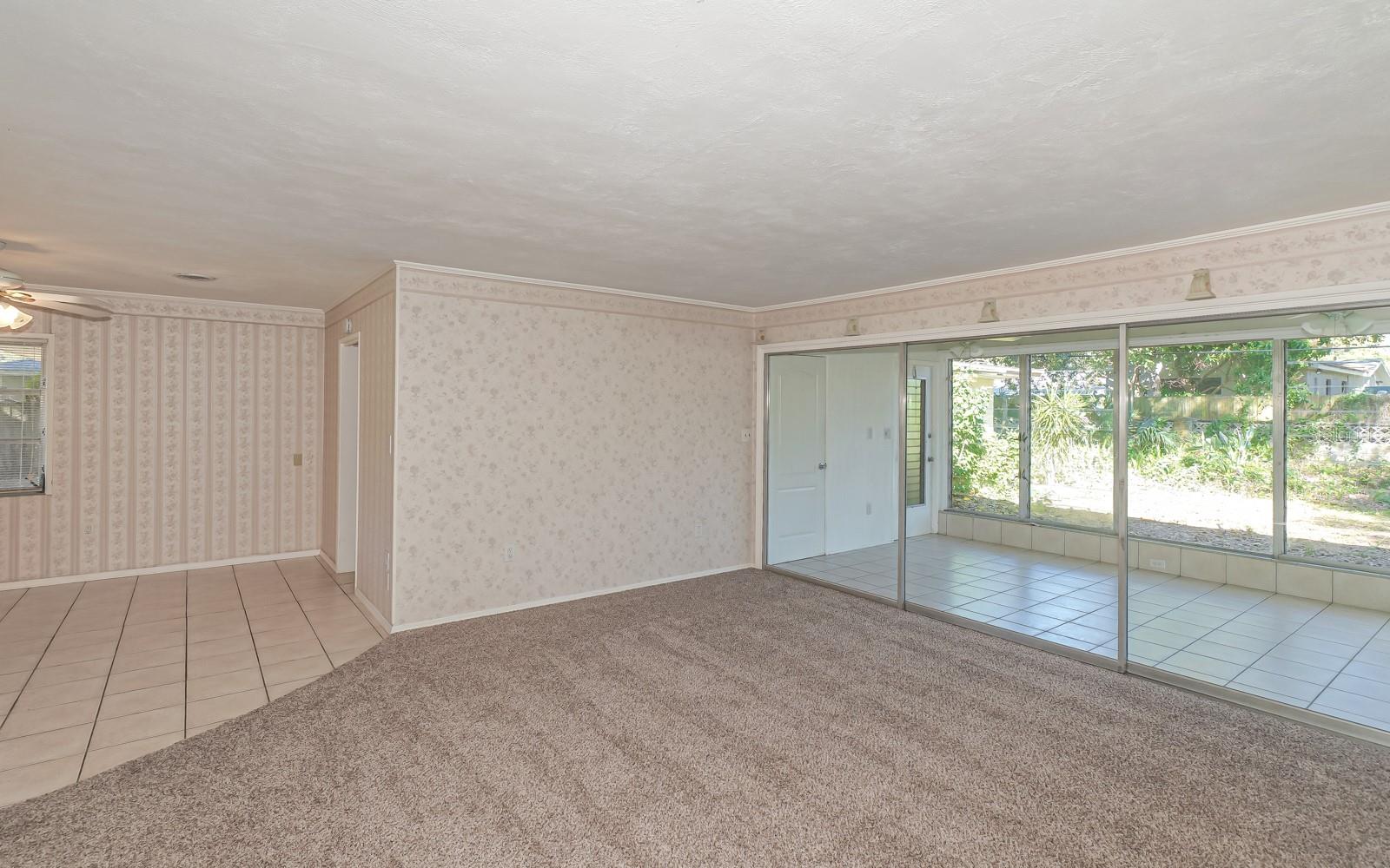 2461 Ringling Blvd Property Photo 6