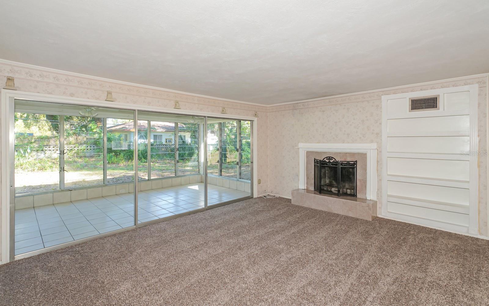 2461 Ringling Blvd Property Photo 8