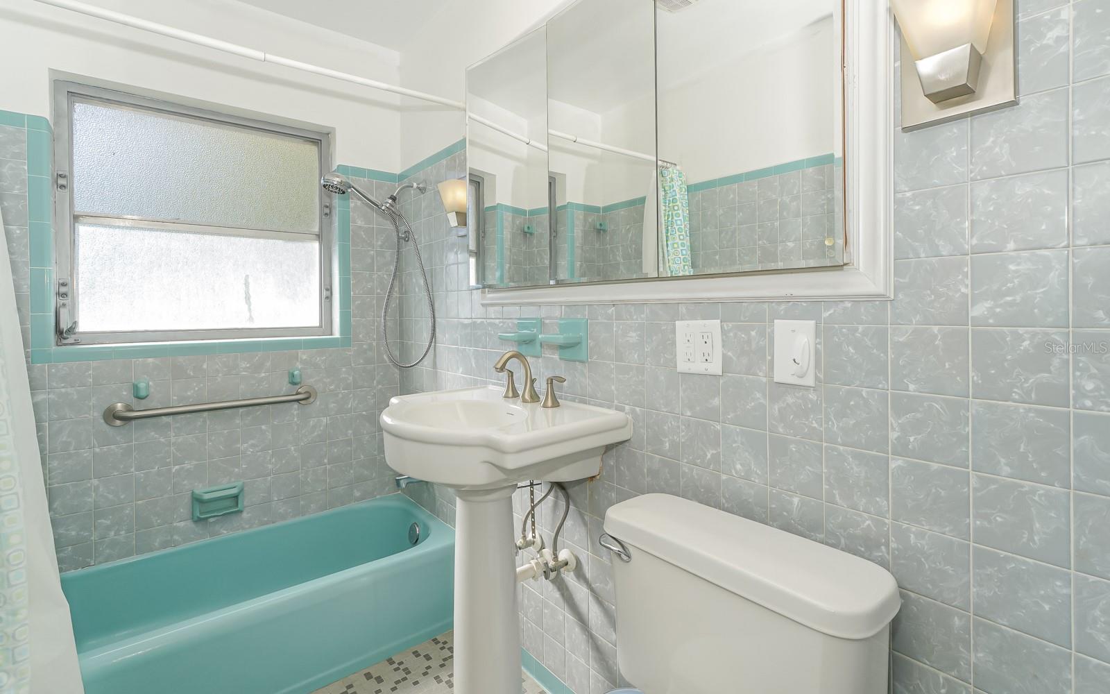 2461 Ringling Blvd Property Photo 22