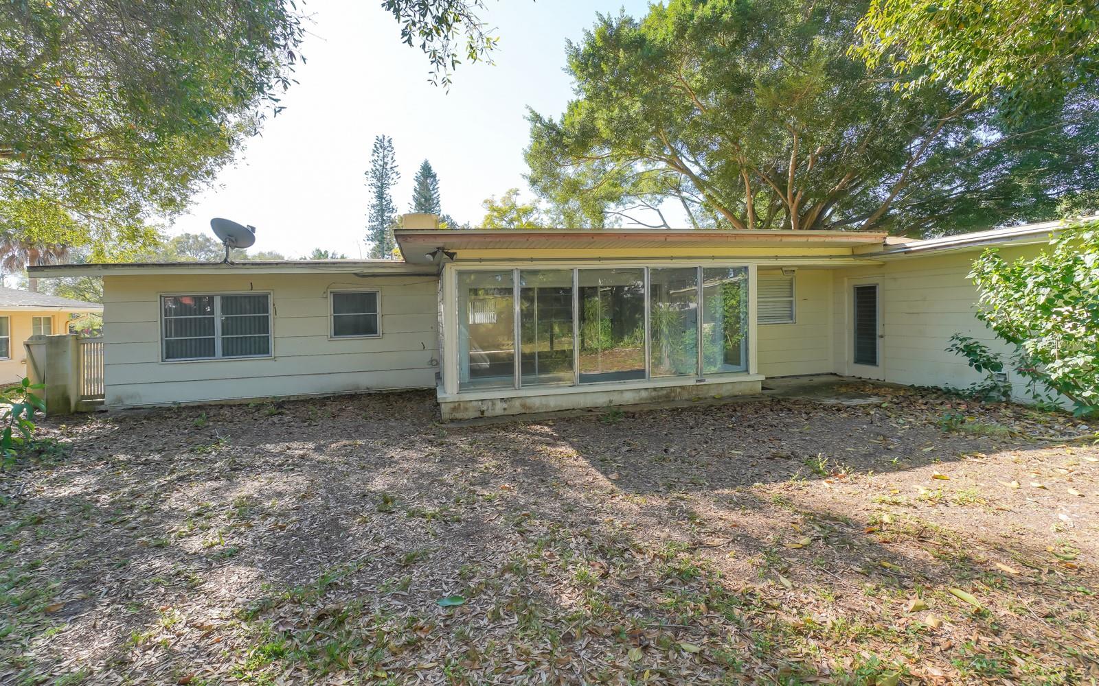 2461 Ringling Blvd Property Photo 26