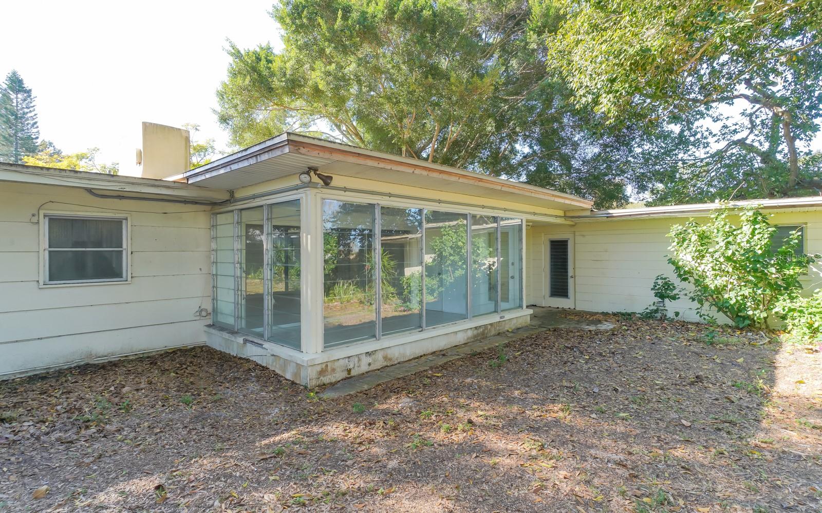 2461 Ringling Blvd Property Photo 27