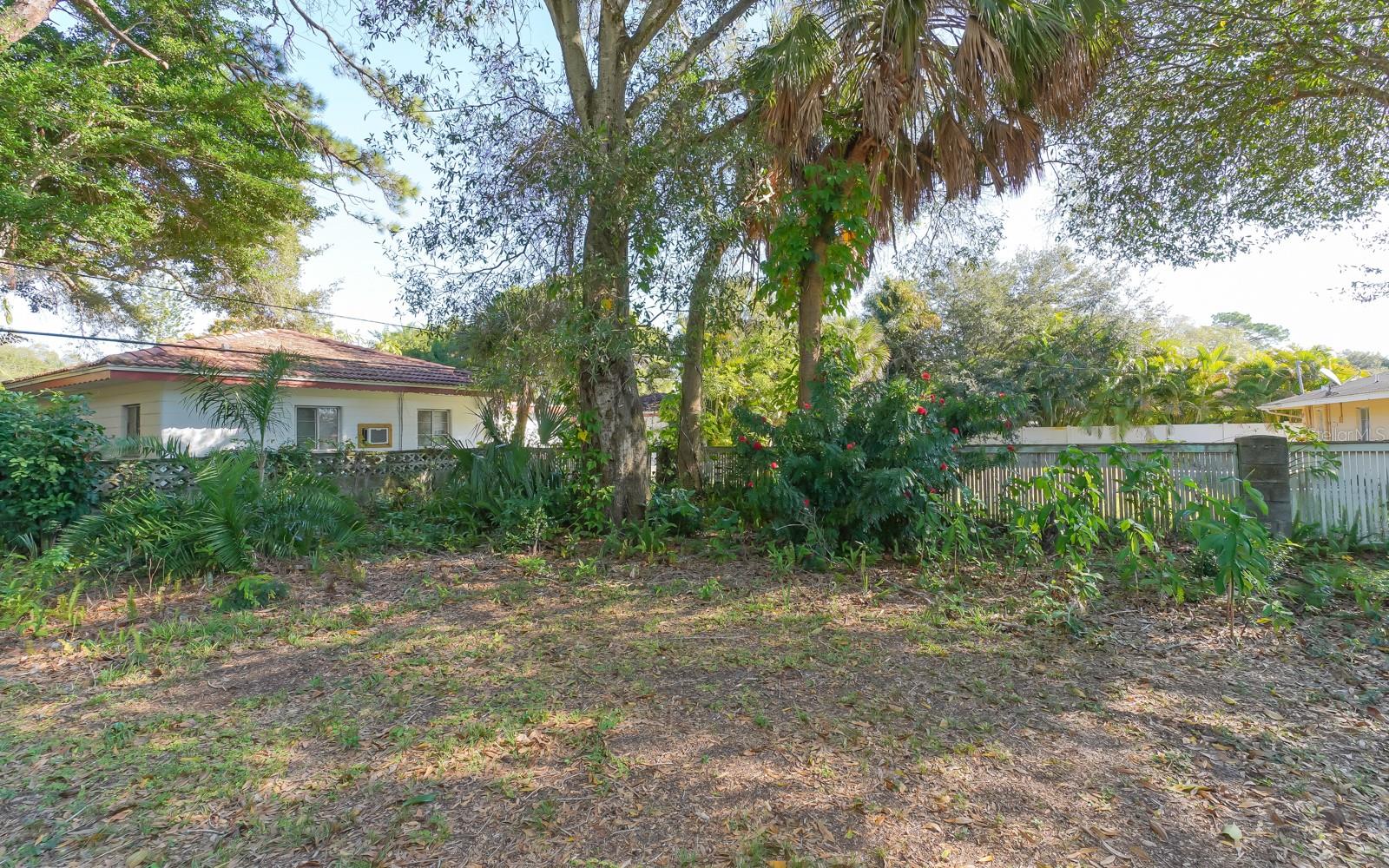 2461 Ringling Blvd Property Photo 29