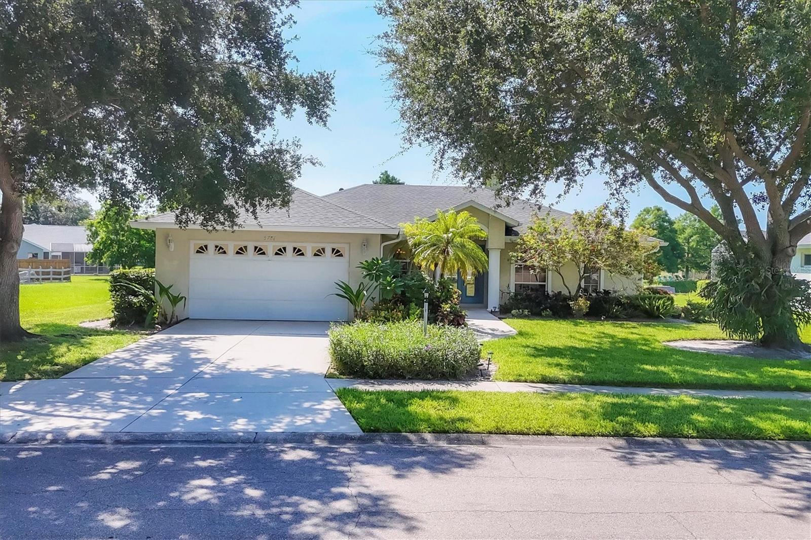 5786 Sandy Pointe Dr Property Photo 1