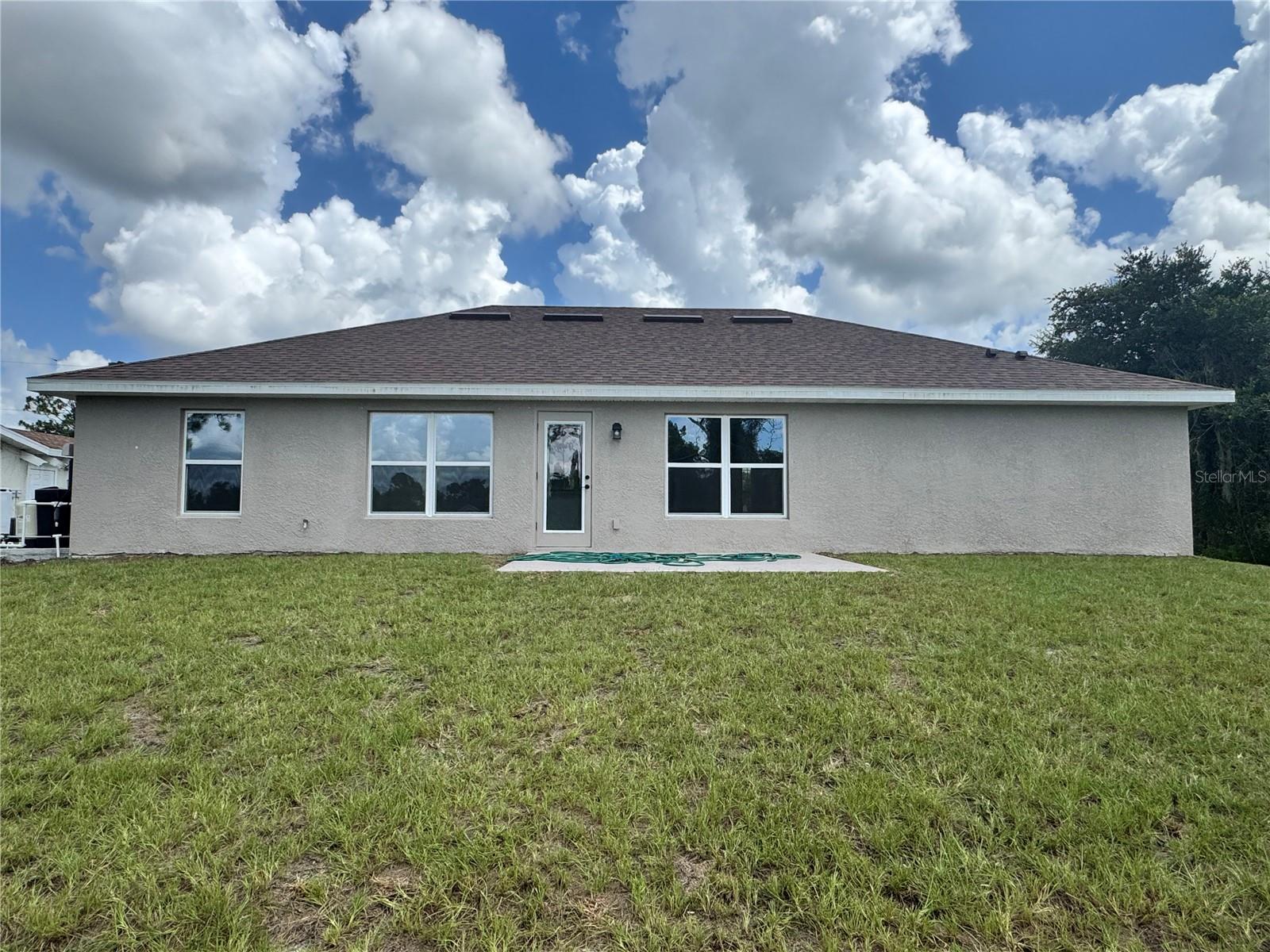 5923 Giffen Ave Property Photo 2