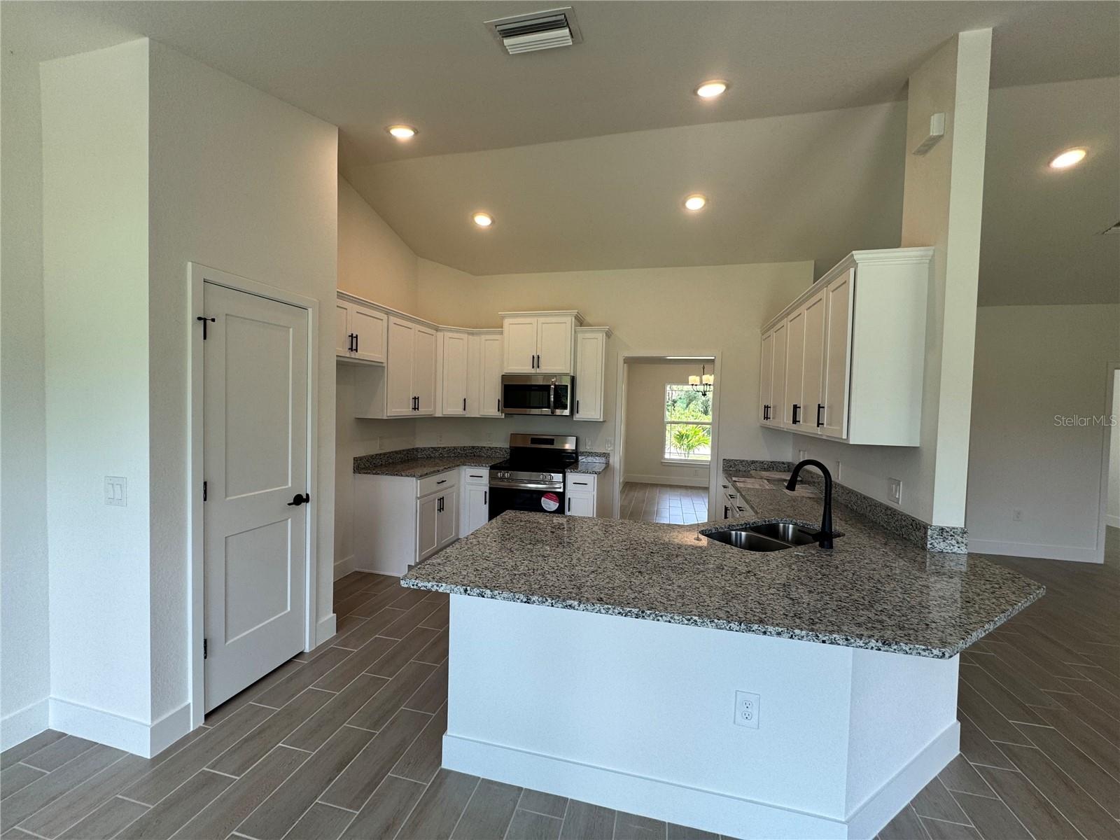 5923 Giffen Ave Property Photo 12