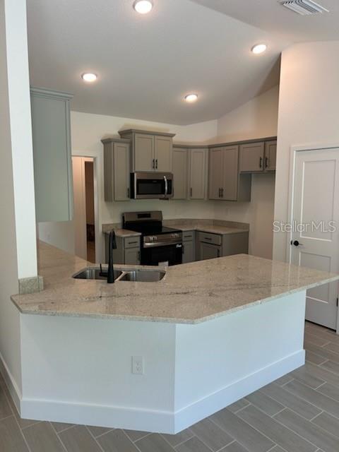 2968 Traverse Ave Property Photo 5