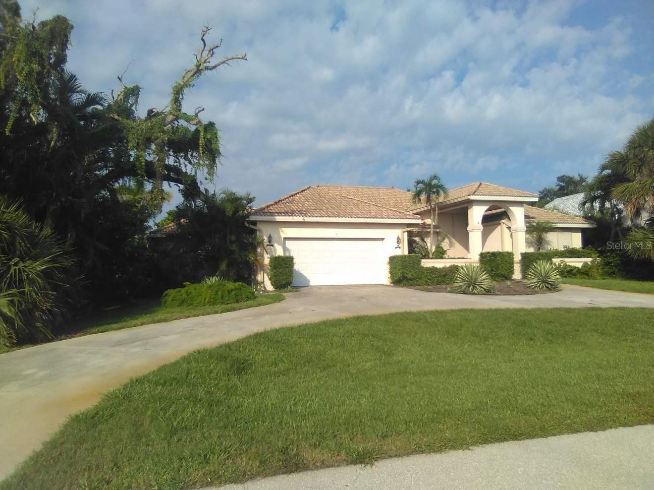 2 Arlington Dr Property Photo 2