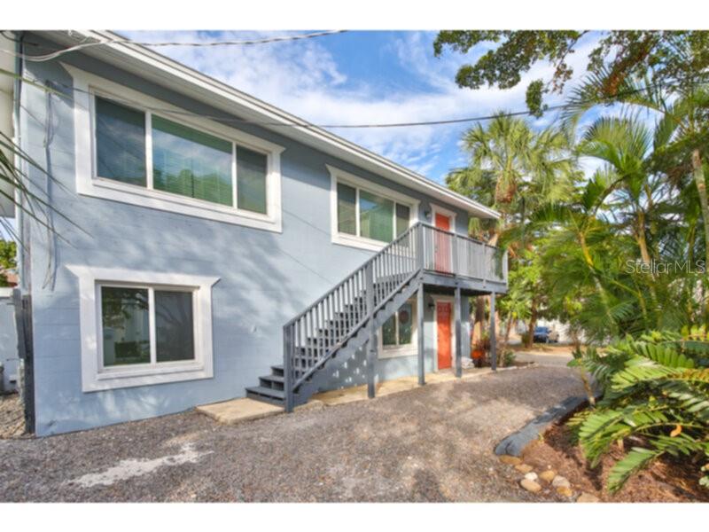 422 JULIA PL #C Property Photo 1