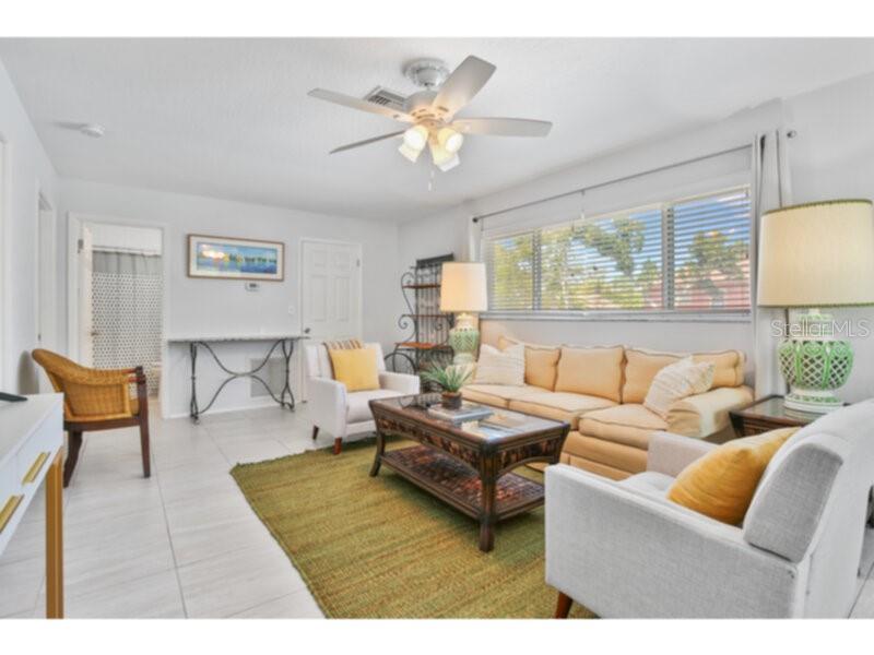 422 Julia Pl #c Property Photo 3