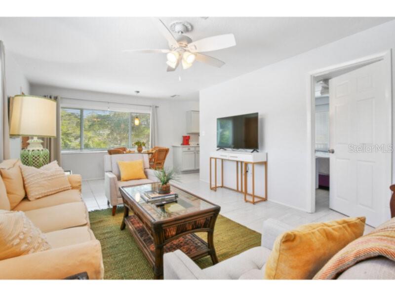 422 Julia Pl #c Property Photo 4